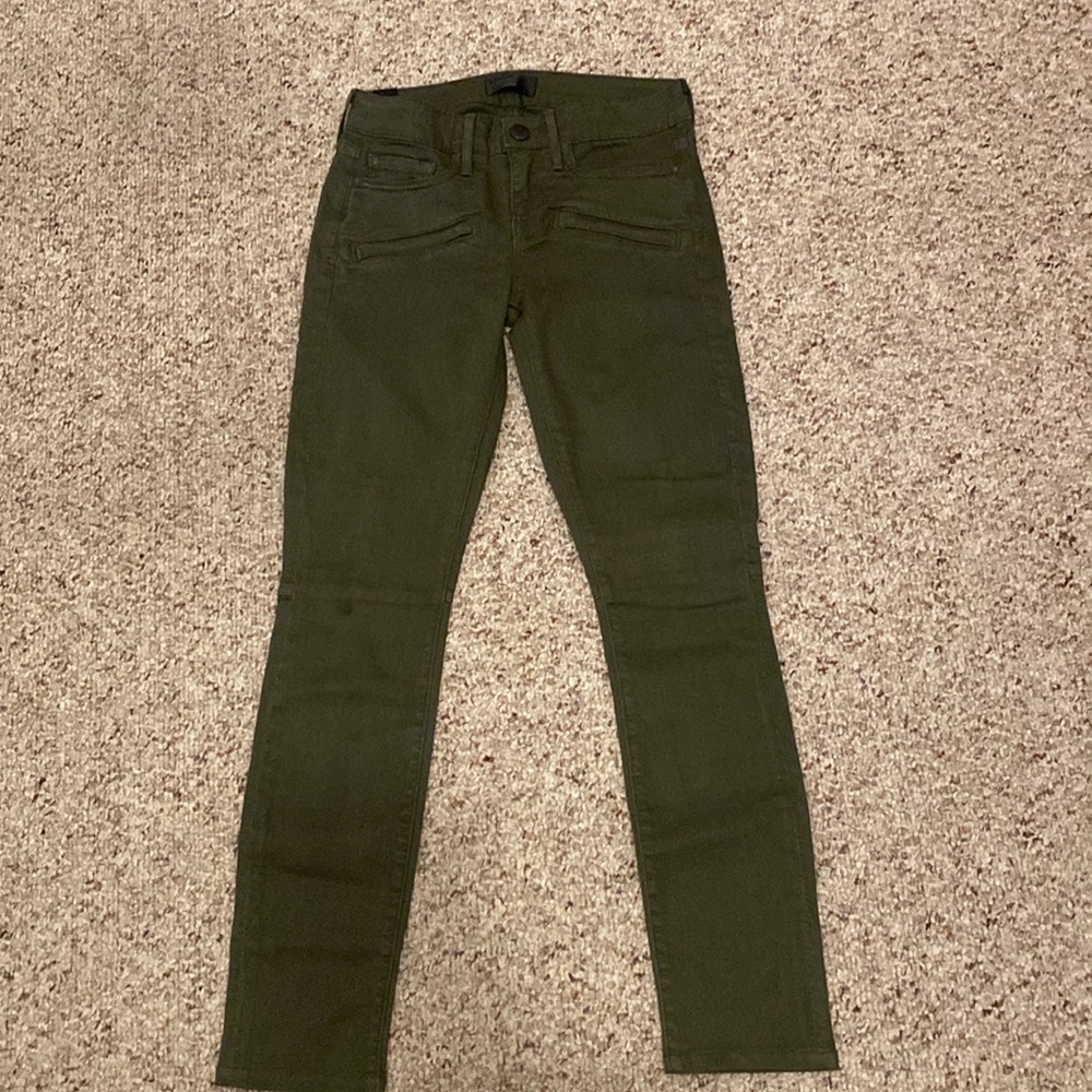 Vince olive green skinny pants with pockets. Size 25S.